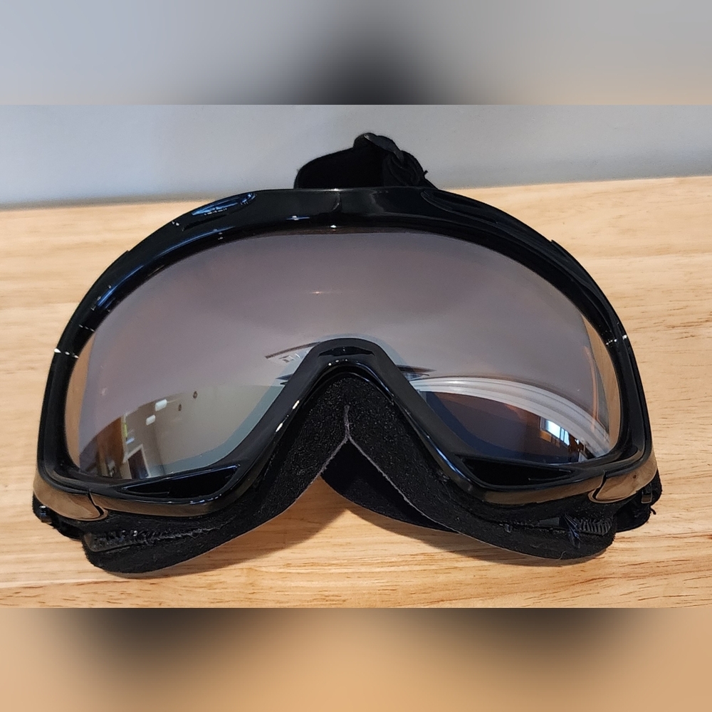 OutdoorMaster Ski Snowboard Goggles, NWOT, Black Frame Yellow Lens, w/Bag